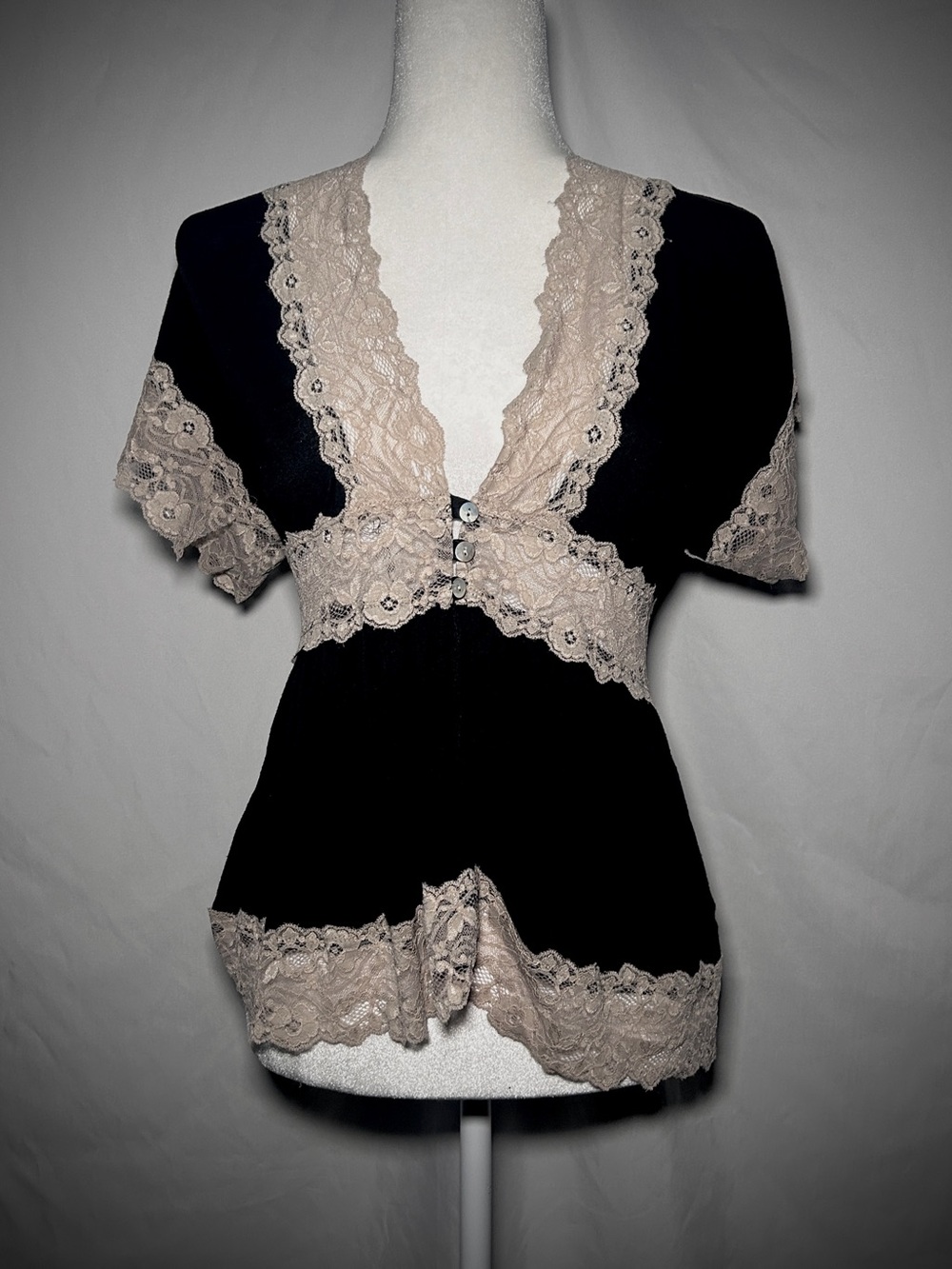 cha cha vente Black Top with Beige Lace Trim